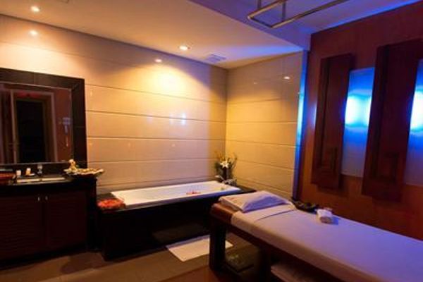FM7 Resort Hotel (Tangerang)
